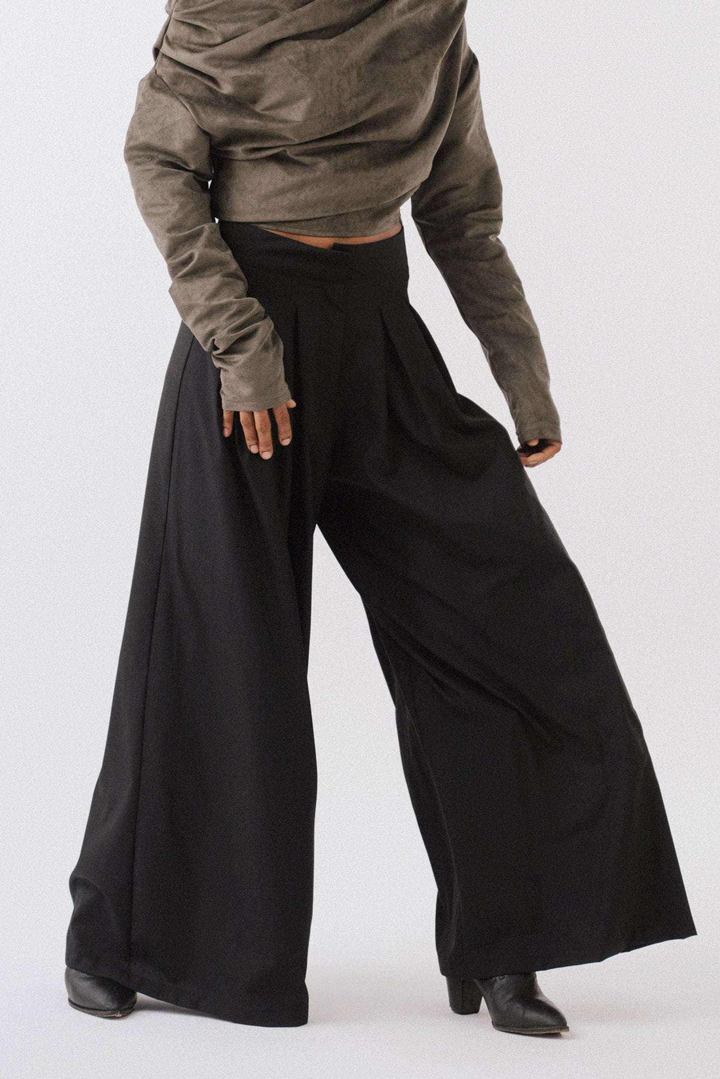 Approach Black Pants